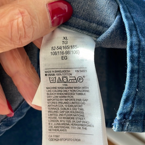 NWT Men’s Banana Republic XL Untucked Standard Fit Denim Button Down - Picture 8 of 9